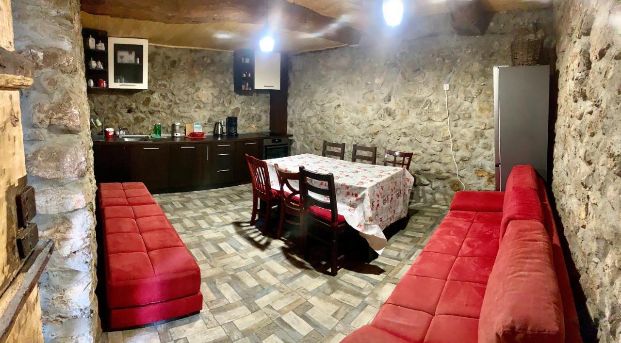 ホテルЦяла Ваканционна Къща- Florina Houses Goranovtsi エクステリア 写真